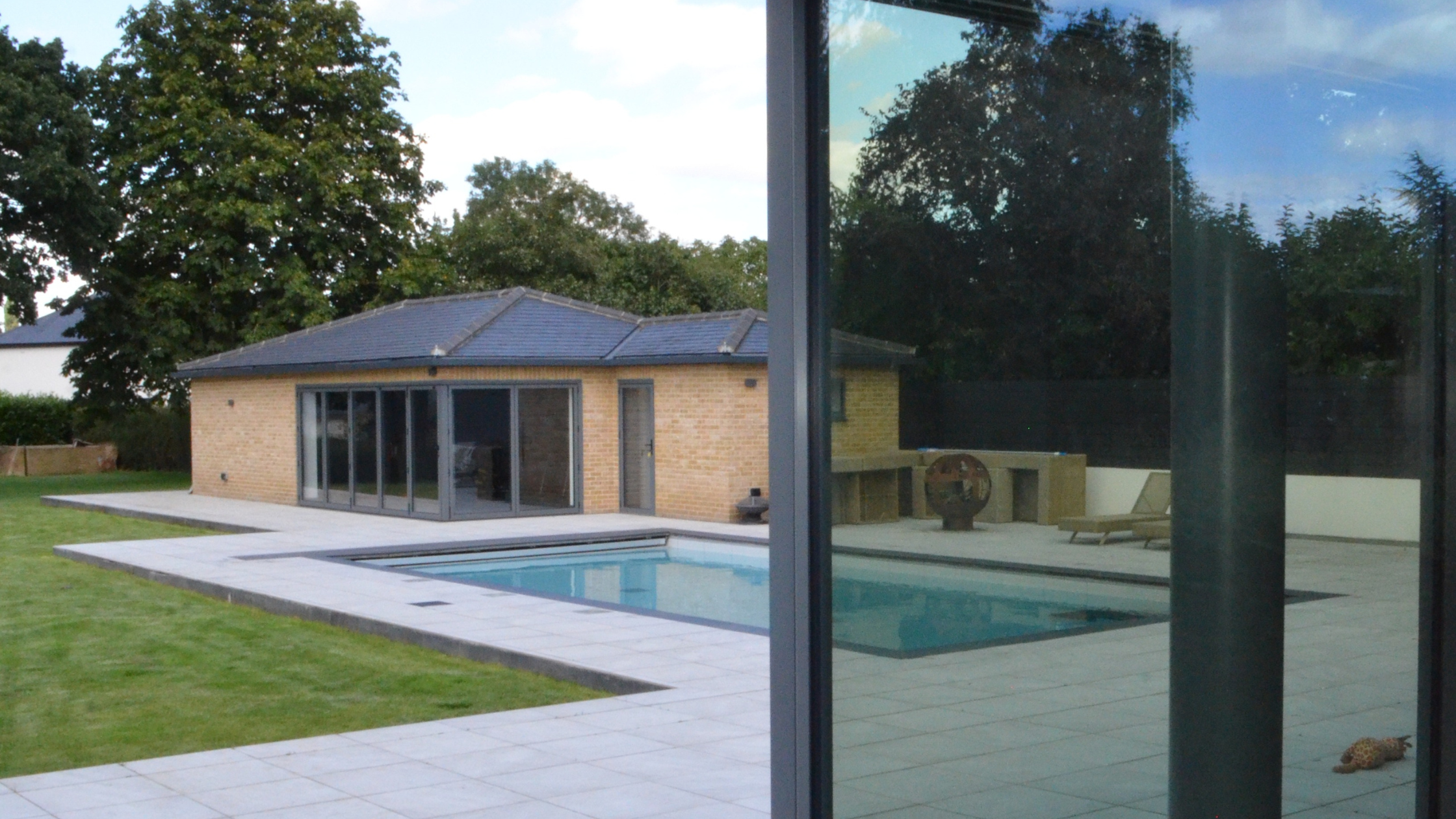 Luxury Pool Maintenance & Servicing in Bedford & Bedfordshire | Blue Cube Pools Guide